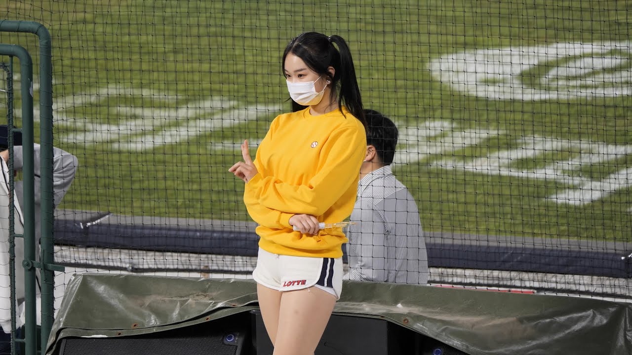 210422 자투리 영상 모음 - 성효련 치어리더 직캠 - YouTube
