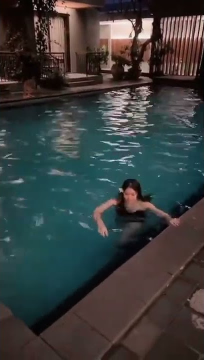 RENANG MALEM BIKIN AINI MASUK ANGIN!