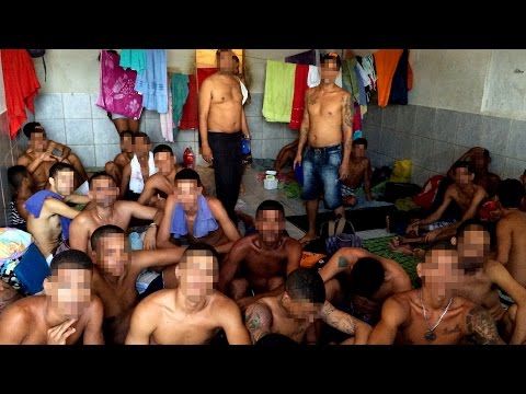Οδοιπορικό στα κολαστήρια των φυλακών της Βραζιλίας. Εκεί όπου οι  κρατούμενοι κάνουν κουμάντο | HuffPost Greece