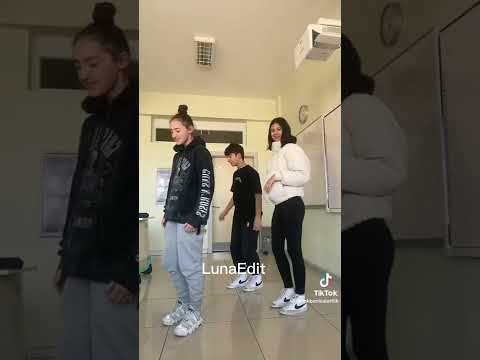 Şarkımı söyler dururum