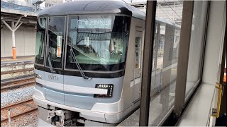 東京メトロ13000系13134編成が発車するシーン