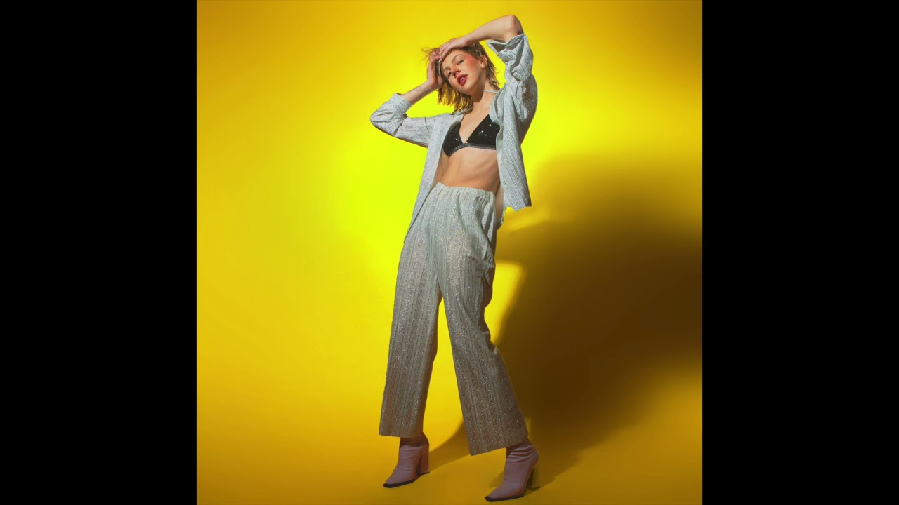 在 YouTube 上观看 EMMY - STUPID BIG TEETH (Official Audio) 在 YouTube 上观看 EMMY - STUPID BIG TEETH (Official Audio)