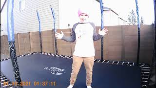 Trampoline Tricks! How to knee 180!