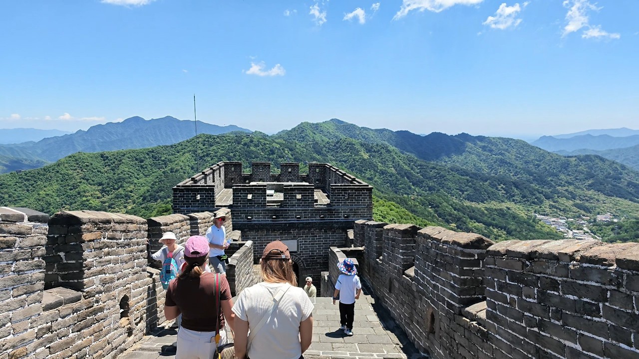 Exploring the Elevated Watchtowers of the West Side of Mutianyu Great Wall – Video