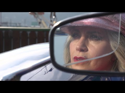 Lady Cobra - Una killer in blues (official trailer)