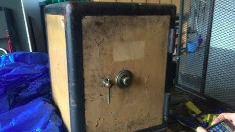 Locksmith Cracks Open An Old Safe And Uncovers Literal Treasure Inside