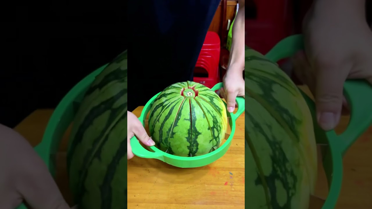 Stainless steel melon cutter 