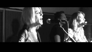 Video voorbeeld van "Friday on my Mind - MonaLisa Twins (Easybeats Cover)"