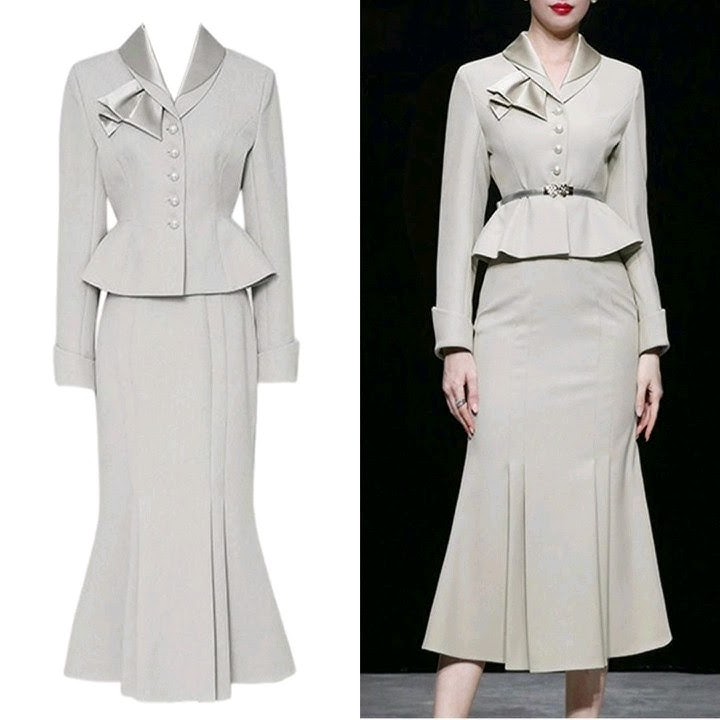 Kokraklari osilgan ayol qattiq xorozni silkitadi