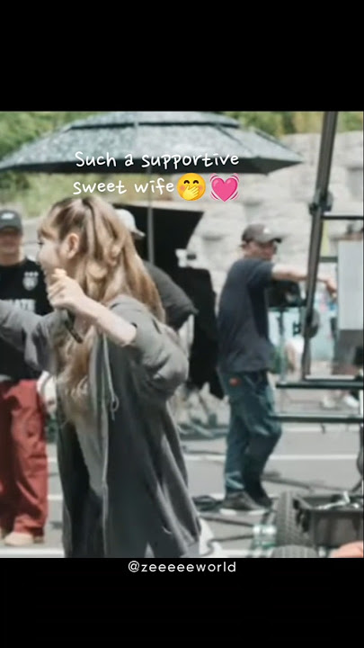 Lisa's watching over Rosie's shoot 🥹🥰💙💛#chaelisaisreal #chaelisa #lichaeng #parkrosé #rosé #lalisa