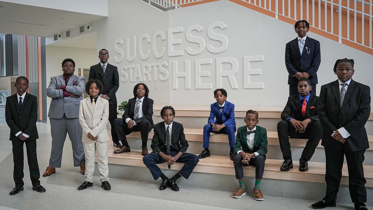 Студенты готовятся стать «выдающимися молодыми джентльменами» в школьном клубе