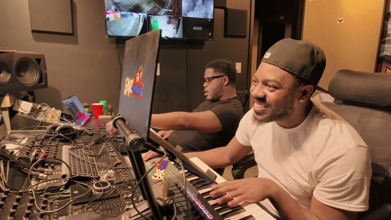 LEGENDARY Producers in One Room?! Twysted Genius x DJ Plugg x Bobby Kritical (Part 1)