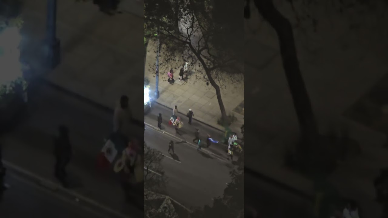 Banderas, plegarias y amor. La respuesta en el día de la bandera. #mexico #mexicocity #mexicotravel 