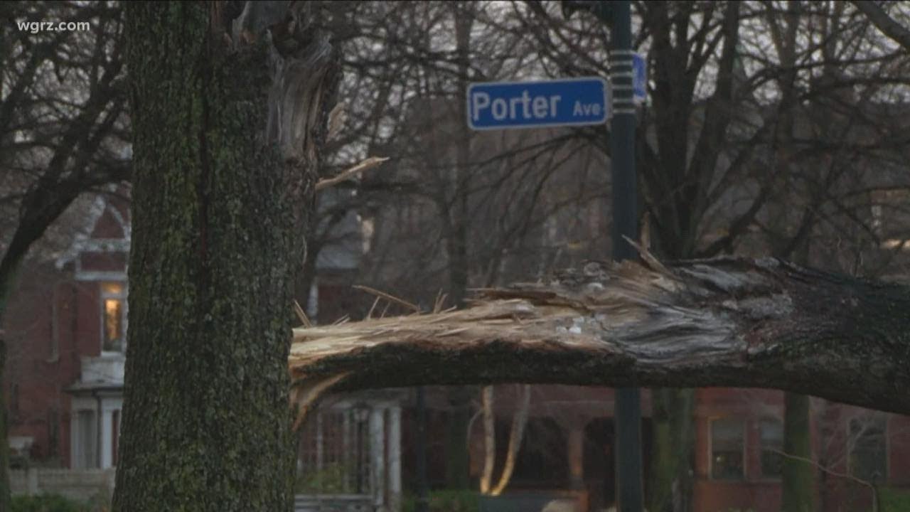 High winds cause power outages across region - YouTube