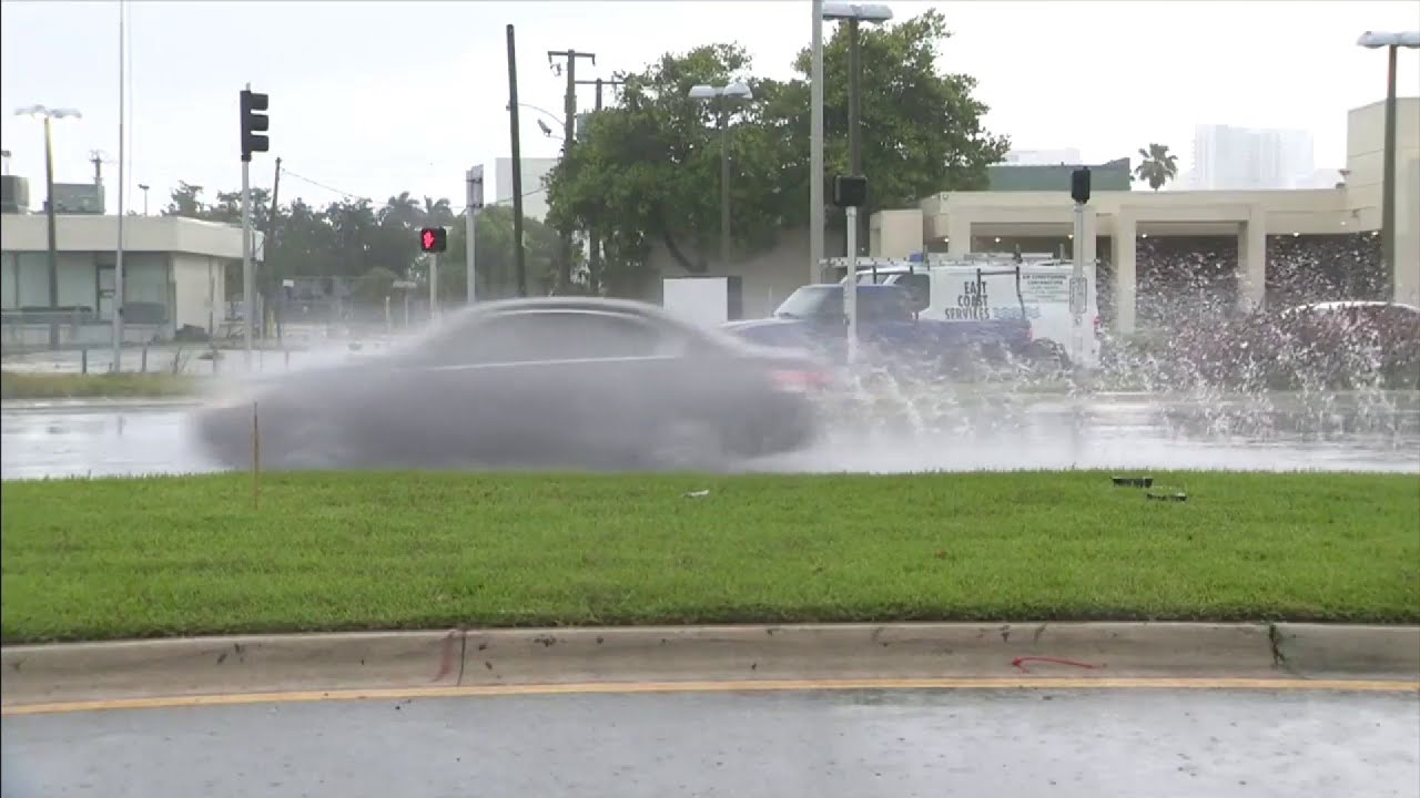 Wet weekend: Heavy rains bring flooding to South Florida - YouTube