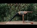Jungle yoga  flow de 30min pour tre plus flexible