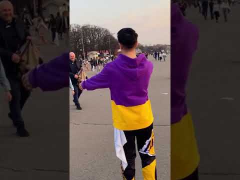 Видео: Топ доктор обнимает тренд старых матерей