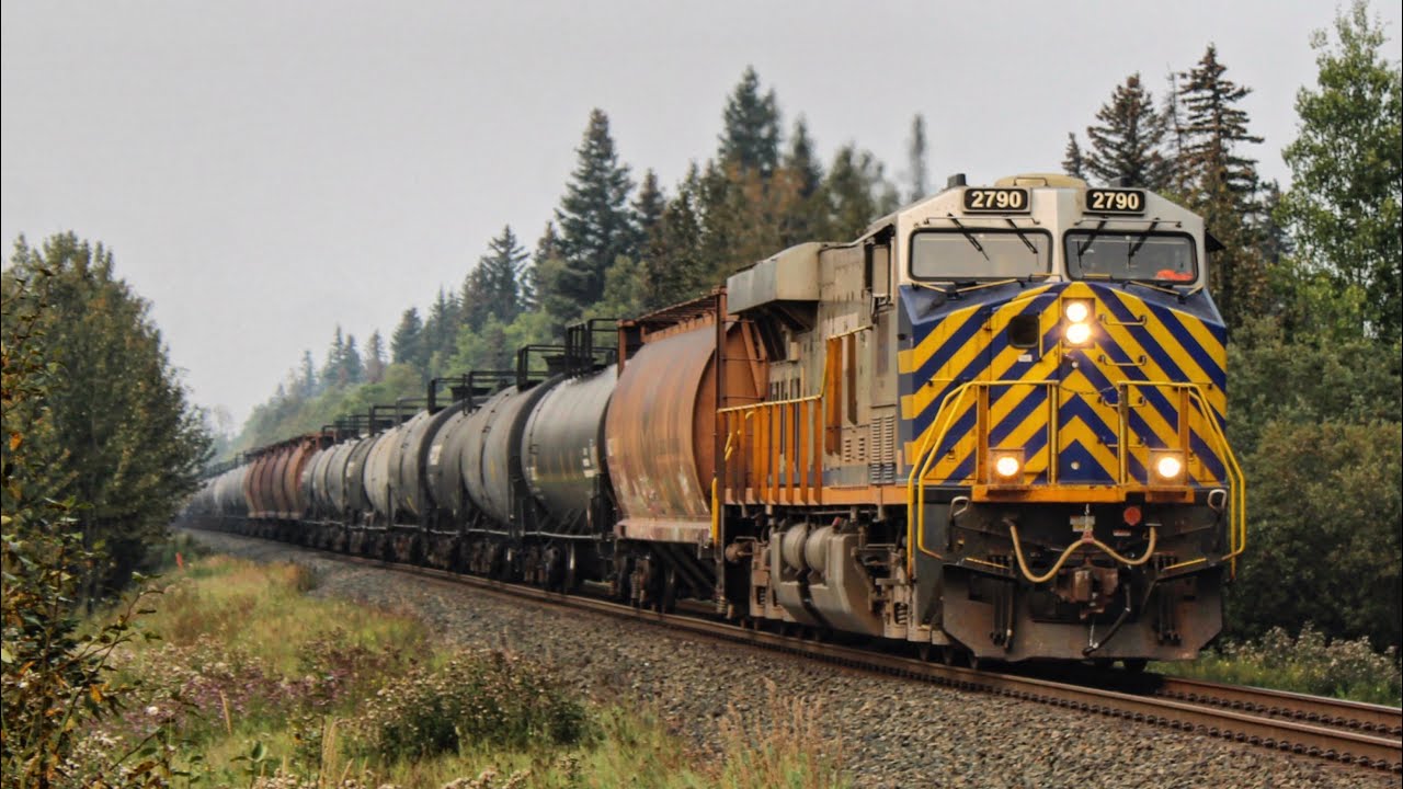 CN 2790 leads CN G834 Eastbound Grain train with nice P5 horn show at Hinton, AB on the Edson Sub.