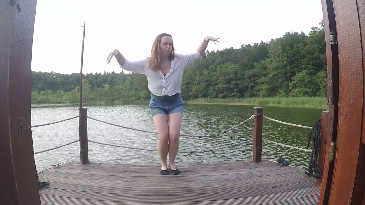 Solo Dance Improvisation on a raft. 'Noah Guthrie - Sexy and I know it' TanzBildung