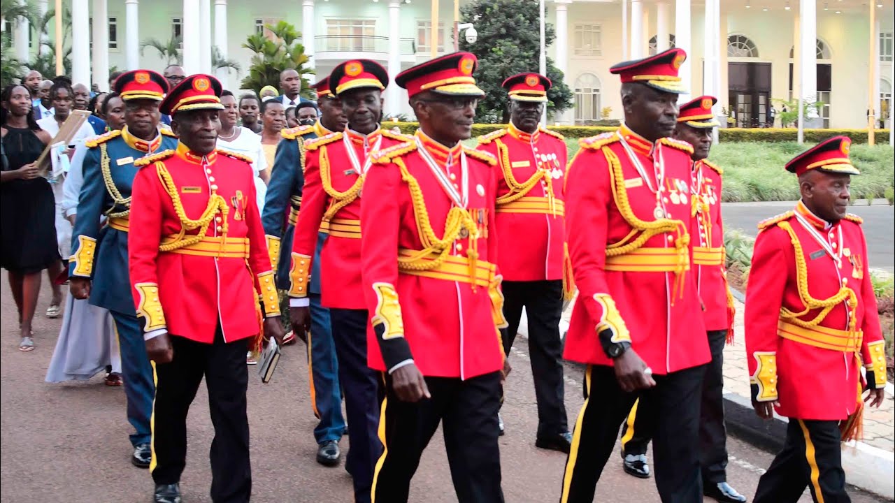MUSEVENI in glory and dignity sends off Gen Kale Kayihura and 10 top UPDF Generals at State House