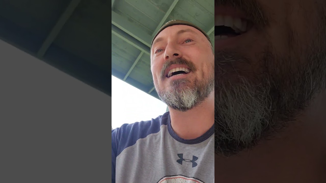 Hanging again with Fishon888, mod from Reddit's r/cigars. 