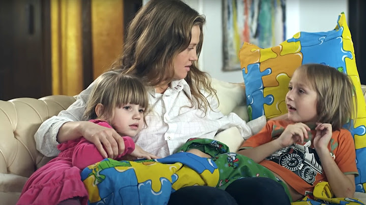 ELLA CONSIGUE TRABAJO EN UNA CASA DE RICOS, DONDE OCURRE ALGO PROHIBIDO