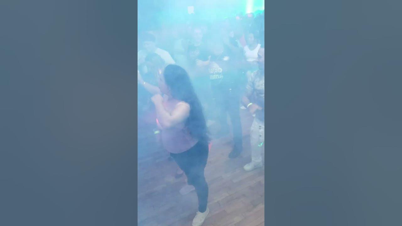 coreografia-dance-music-anos-90-aprenda-os-passos-b-sicos-do-passinho