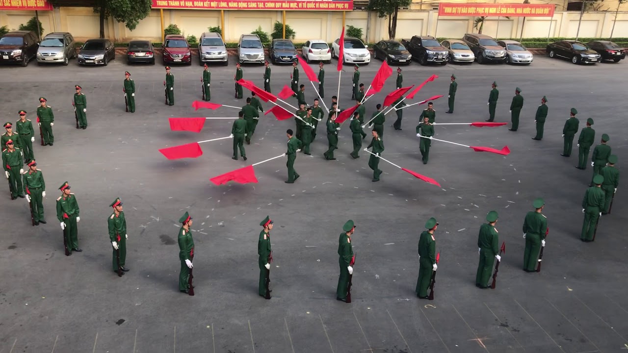 Nghệ thuật sử dụng súng CKC của bộ đội danh dự - YouTube