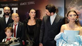 Murat Göğebakan Kalbim Yaralı filminin oyuncuları, gala öncesi soruları yanıtladı Resimi