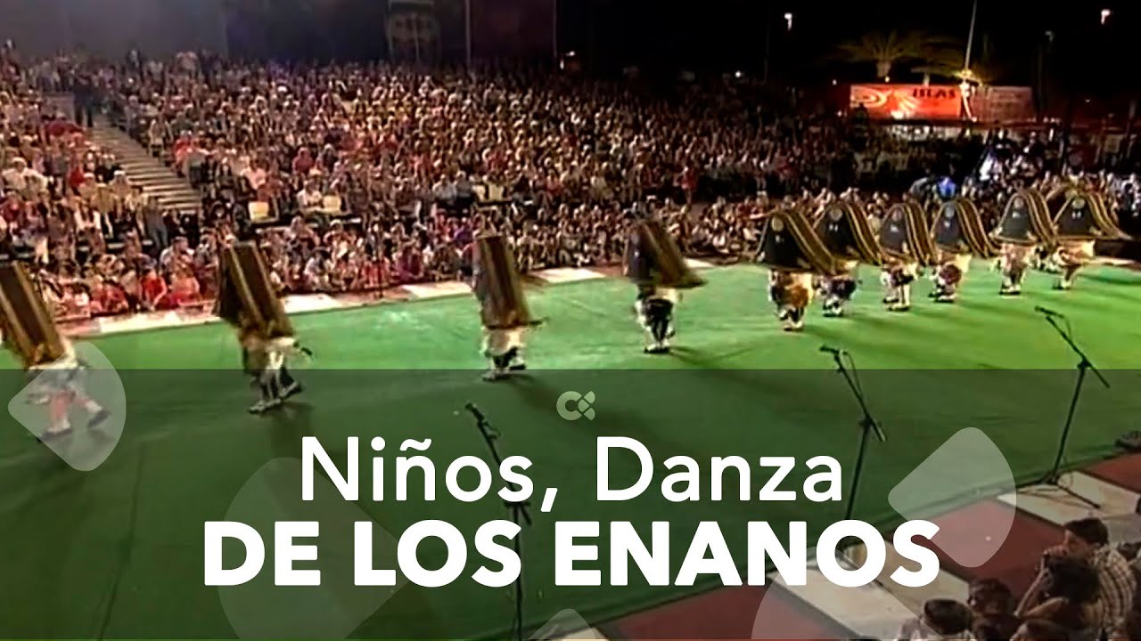 Los niños esperan con emoción la Danza de los Enanos