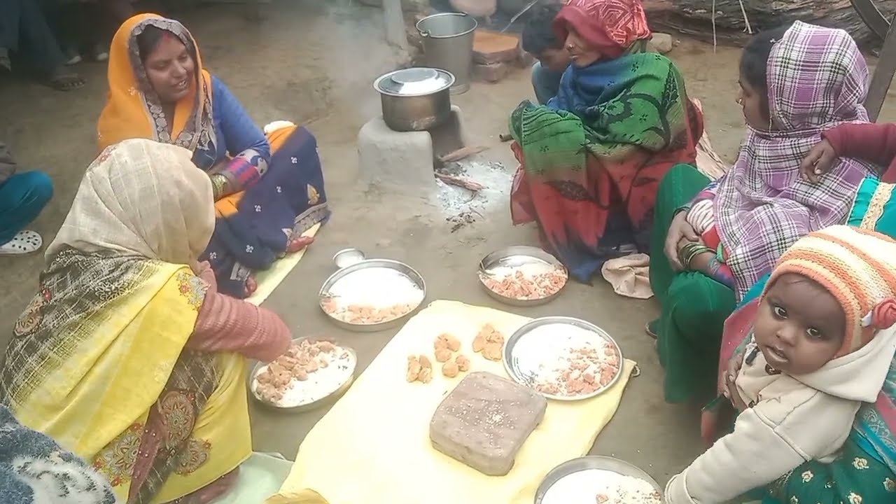 एक और नया ब्लॉक🥱 सकट की कथा सुन रही है मेरी मम्मी