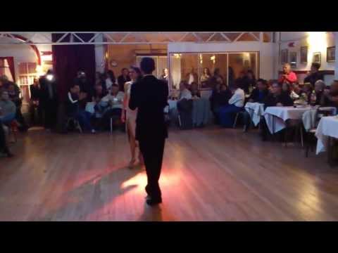 Erika Urrutia y Raul Santana. Bailan Marión de la Orquesta Sans Soucie.
