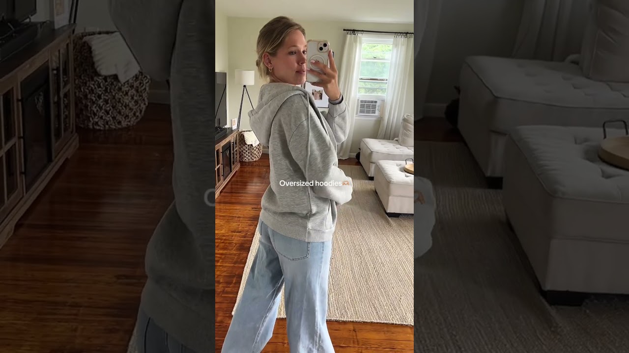 The perfect oversized zip up hoodie for fall!! 