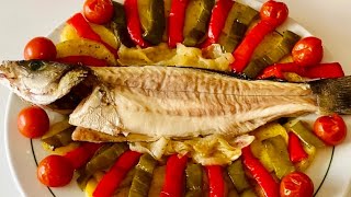 LUBINA al HORNO con PATATAS CEBOLLA y VERDURAS con UNA SUPER SALSA