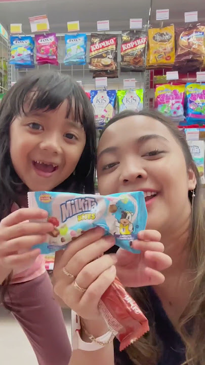 SAMANTHA BUYS SNACKS WITH MAMA BUYS YUPI ICE CREAM CANDY #shorts #short #viral #viralshorts