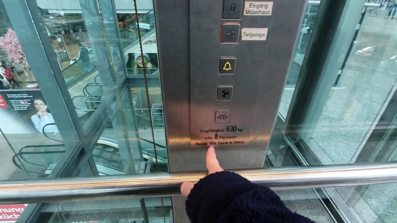 Mahler & Paulus Aufzüge Baujahr 1999 im Parkhaus XXXLutz Kröger in Essen.