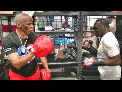 Floyd Mayweather is not impressed with Jeff Mayweather's boxing technique!