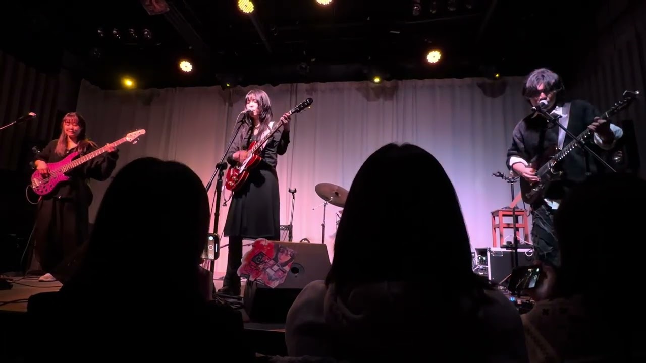 Let me in - 에로틱웜즈익스히비션(Erøtic Wørms Exhibitiøn) | 2025.12.05 쓰레기로 지은 Zip @벨로주 홍대