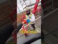 ポテトを全部貰おうとするお兄さん