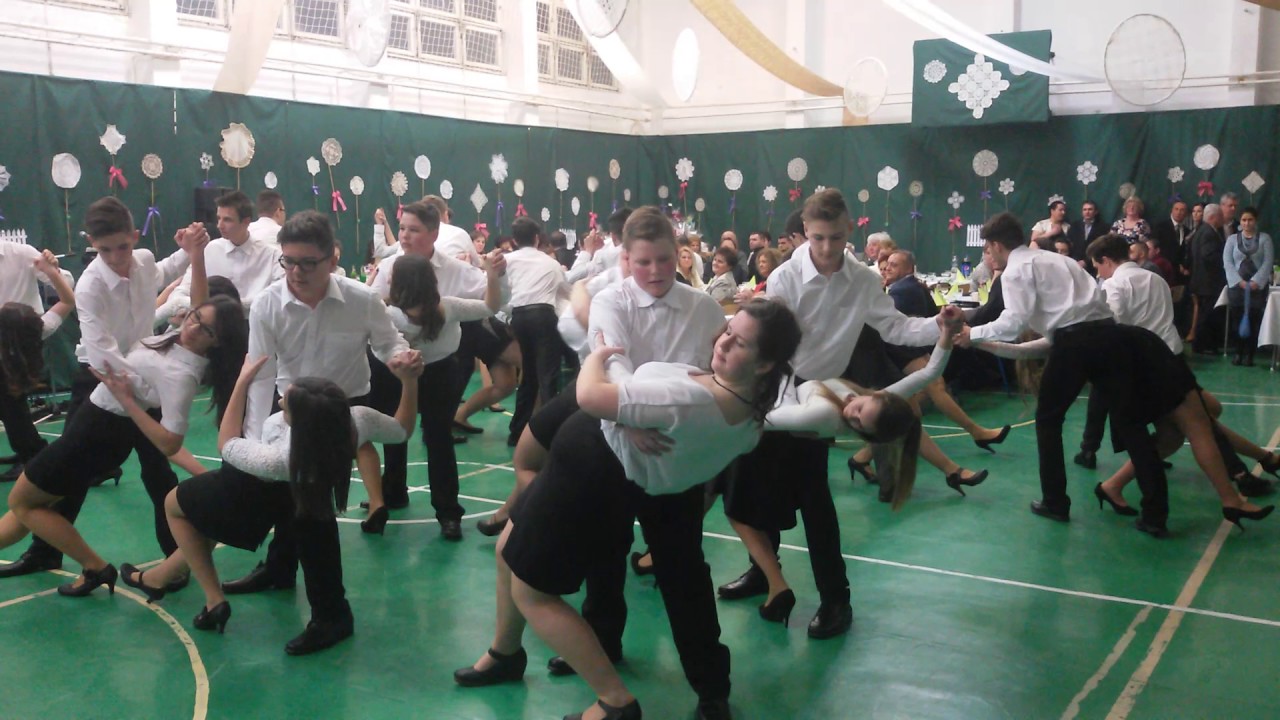 2017. Jótékonysági bál 8 osztályosok tánca