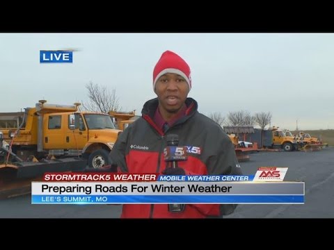 Road crews prepare for winter weather - YouTube