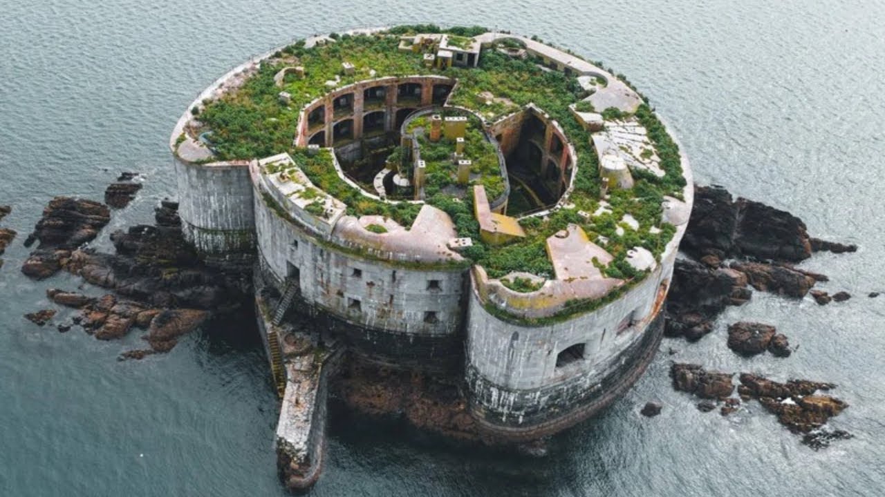 Abandoned Stack Rock Fort Castle is For Sale At a Price Of 400,000 GBP ...