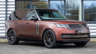2025 Land Rover Range Rover P550e SV - Satin Sunrise Copper - Walkaround 4K
Key Points: Satin Sunrise Copper Exterior Paint, Panoramic Sunroof, Meridian Signature Surround Sound System.
The 2025 Range Rover P550e SV combines advanced plug-in hybrid technology with luxurious craftsmanship from the marque’s Special Vehicle Operations (SVO) department. It is powered by a 3.0-litre six-cylinder Ingenium petrol engine paired with a 160kW electric motor, producing a combined output of 550hp and 800 Nm of torque. This powertrain allows the vehicle to accelerate from 0–60 mph in just 4.8 seconds, before reaching a top speed of 150mph.
The P550e features a substantial 38.2 kWh battery (31.8 kWh usable), delivering an impressive WLTP electric-only range of up to 76 miles, with a realistic real-world expectation of approximately 57 miles. The vehicle supports 50 kW DC fast charging, which can replenish the battery from 10% to 80% in under 60 minutes, as well as 7kW AC home charging, which can achieve a full 0-100% charge in roughly 5 hours.
The exterior of the SV model is distinguished by its exclusive grille and front bumper, unique SV ceramic roundels, and exclusive forged alloy wheels. Owners can choose between two primary design themes: SV Serenity, which emphasizes luxury with Corinthian Bronze accents, or SV Intrepid, which offers a more dynamic character with Anthracite and Graphite Atlas details.
Its extensive suite of comfort and convenience features includes the 13.1-inch Pivi Pro touchscreen, a 1600W Meridian Signature sound system, 24-way heated and cooled massage seats, adaptive cruise control with steering assist, the Terrain Response system, surround-view cameras, and all-wheel steering.
#RangeRover #RangeRoverSV #LandRoverRangeRover 2025 Land Rover Range Rover P550e SV - Satin Sunrise Copper - Walkaround 4K