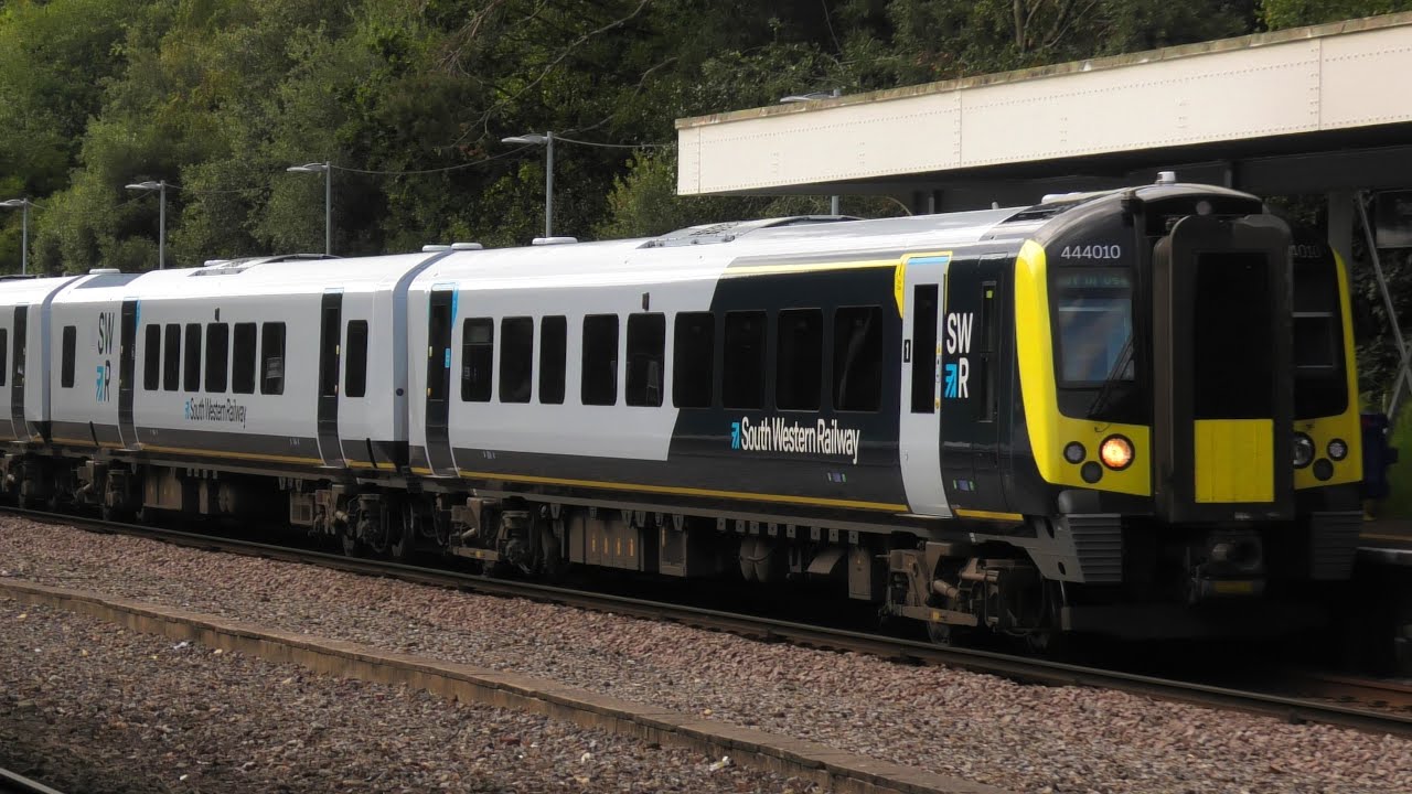 444010 & 444021 passing Pokesdown for Boscombe | 27/08/23