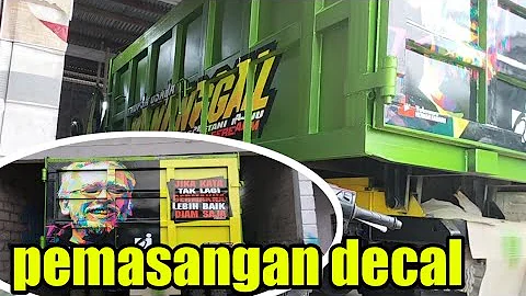 pemasangan decal truk batangan Herman kamaru