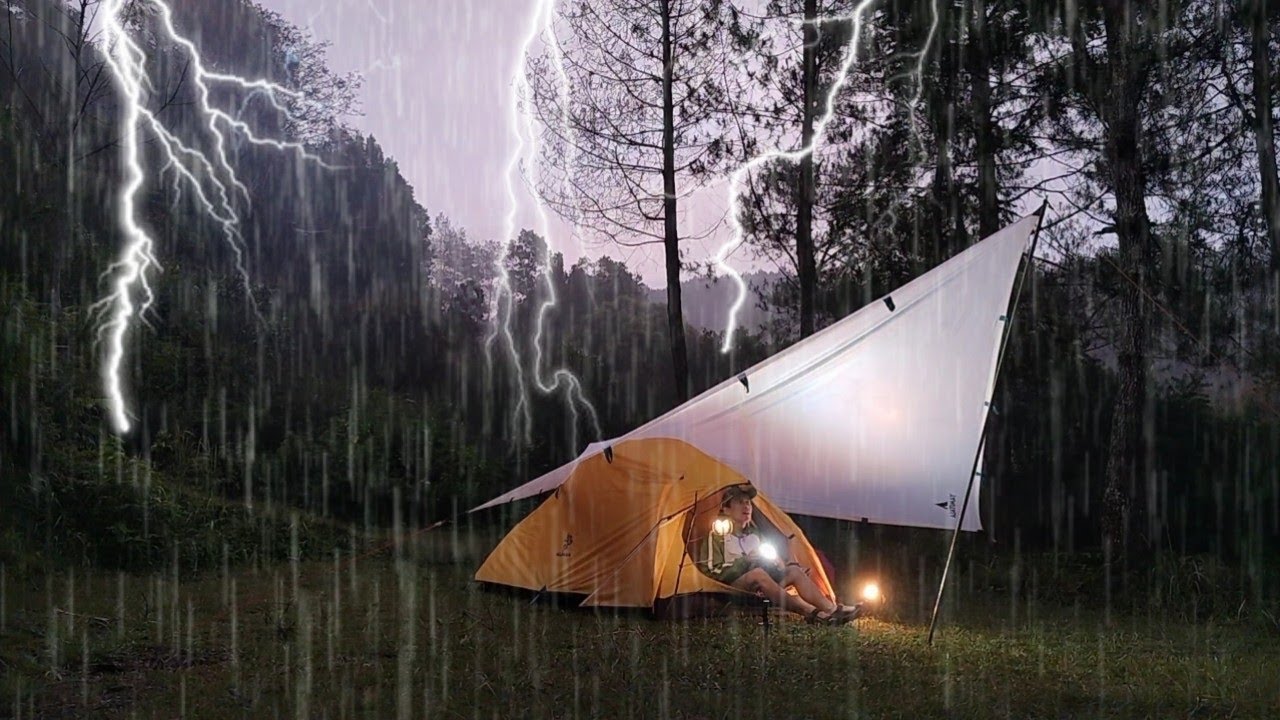 SOLO CAMPING IN HEAVY RAIN AND THUNDERSTORMS - RELAXING CAMPING WITH ...