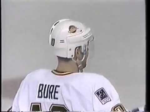 Pavel Bure runs like a panther and scores against Leafs (20 dec 1999) 