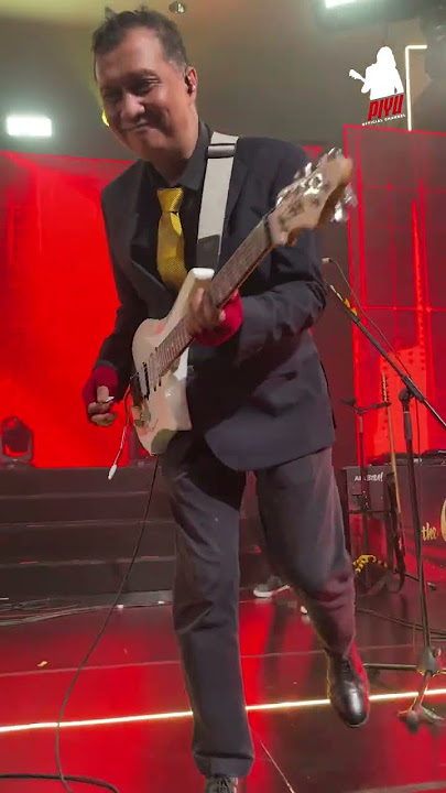 ARI PADI LIVE INTRO GITAR LAGU SOBAT - PADI