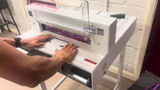Demonstration Of Cutting/Trimming Bubblewrap Sealed Bags With IDEAL 4315 Electric Guillotine