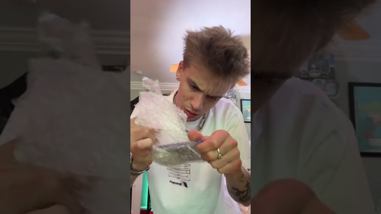 UNBOXING FORGOTTEN POKEMON MAIL (Graded Cards?) 